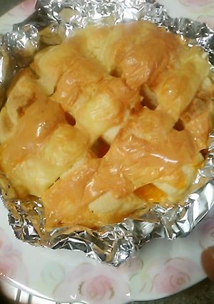 メロンパンとバターととろけるチーズです-レシピのメイン写真