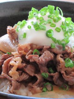 温泉卵がとろ~り! 絶品!! 牛丼-レシピのメイン写真