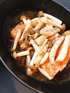 サーモンとしめじのバタポンホイル焼き-レシピのメイン写真