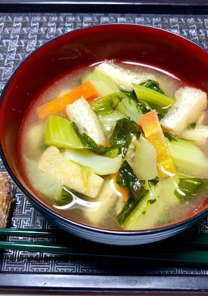 カリフラワーの葉と薄揚げの味噌汁◎お得-レシピのメイン写真