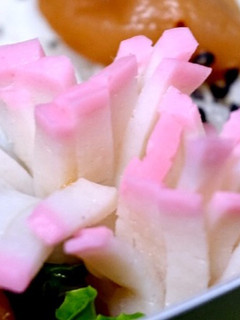 お弁当の彩に✿アザミのようなお花の蒲鉾✿-レシピのメイン写真
