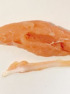 初心者さんも簡単!鶏ささみの筋の取り方-レシピのメイン写真