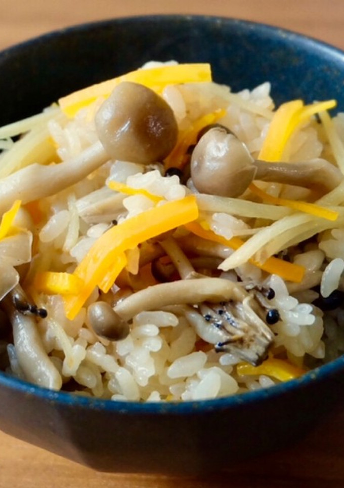 【炊飯器】あったか♪きのこの炊き込みご飯-レシピのメイン写真