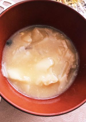 とろとろ〜余った餃子の皮は味噌汁に！-レシピのメイン写真