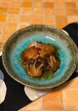 脂のり鮭のアラ(腹身)としめじの甘辛煮-レシピのメイン写真