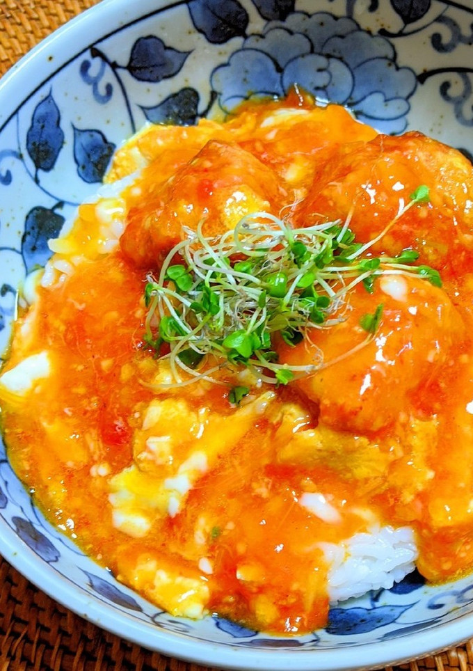 鶏の唐揚げ エビチリ風玉子とじ丼-レシピのメイン写真
