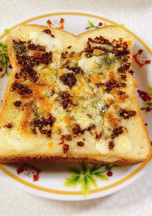 牛カレーふりかけで簡単トースト-レシピのメイン写真