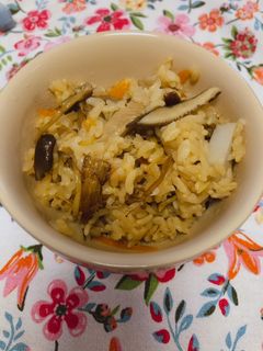 山茶茸とアワビ茸でまつたけ風炊き込みご飯-レシピのメイン写真