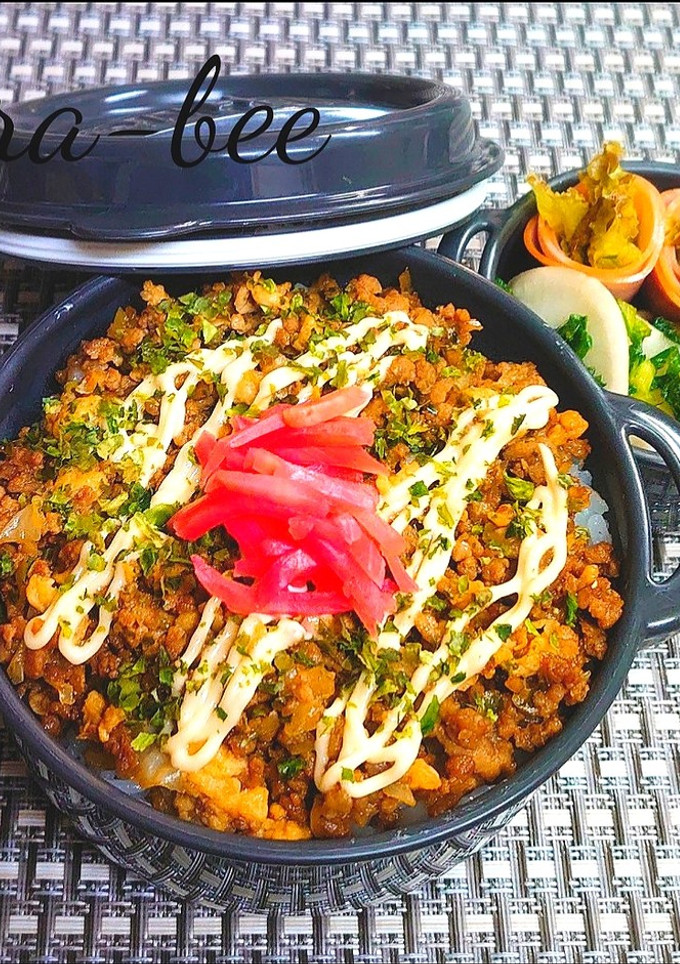我が家流B級グルメ!焼きそばそぼろ丼-レシピのメイン写真