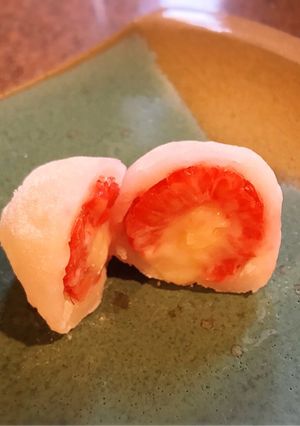 ラズベリー大福ホワイト生チョコ入り-レシピのメイン写真