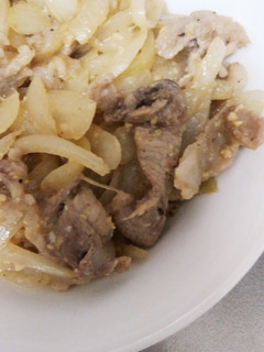 ご飯のお伴に☆玉ねぎと豚のみそごま炒め-レシピのメイン写真