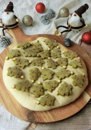 ポリ袋★クリスマスツリーのメロンパンピザ-レシピのメイン写真