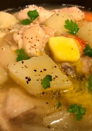 鶏手羽元の塩じゃがバタースープ煮-レシピのメイン写真