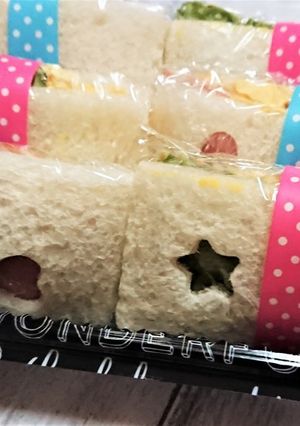 可愛い【ハートと星の型抜きサンドイッチ】-レシピのメイン写真