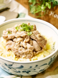 レンジ調理♪息子がウマイを連発の味噌豚丼-レシピのメイン写真