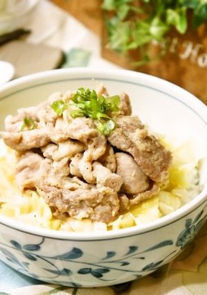 レンジ調理♪息子がウマイを連発の味噌豚丼-レシピのメイン写真