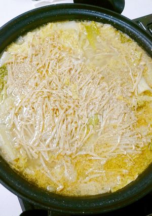 手羽なかと白菜のゴマ・ゴマ油鍋-レシピのメイン写真