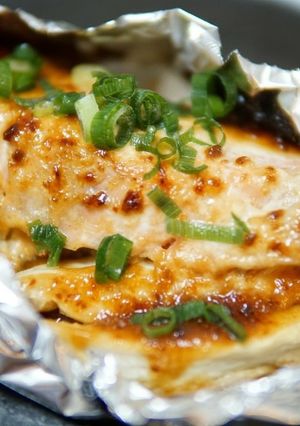 焼くだけ!玉ねぎたっぷり鮭のみそまよ焼き-レシピのメイン写真
