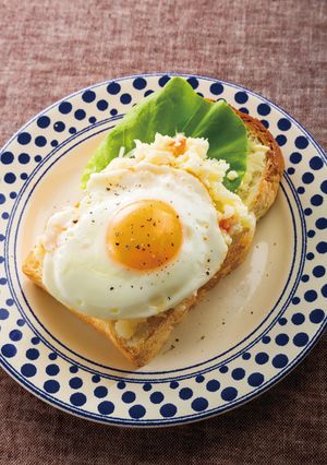 ポテトサラダと目玉焼き食パン-レシピのメイン写真