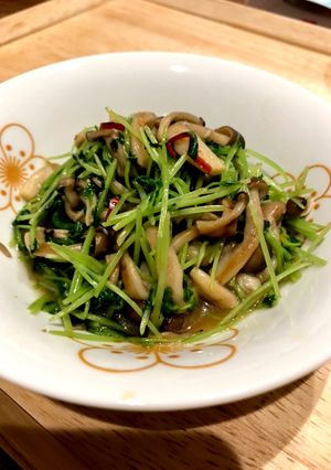 豆苗とシメジの簡単炒め-レシピのメイン写真