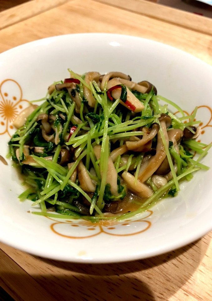 豆苗とシメジの簡単炒め-レシピのメイン写真
