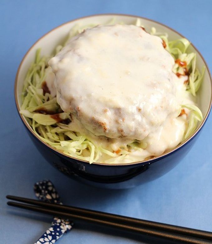 コロッケ丼 卵でとじて和風の味わい。コロッケ丼・冷凍コロッケアレンジ1 | 冷食