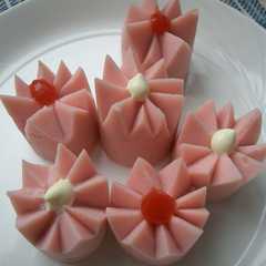 รูปของ お弁当に❤魚肉ソーセージdeお花