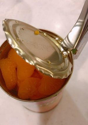 プルタブがない缶詰めの、缶切りでの開け方-レシピのメイン写真