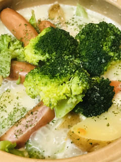 ジャガイモ&ブロッコリーのソーセージ鍋-レシピのメイン写真