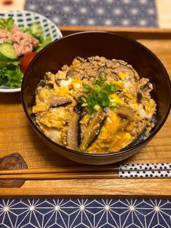 椎茸の旨味で☆鶏ひき肉の卵とじ丼-レシピのメイン写真