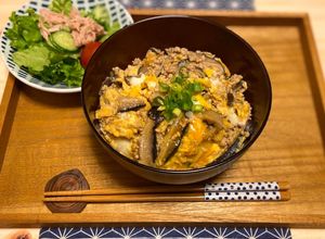 椎茸の旨味で☆鶏ひき肉の卵とじ丼-レシピのメイン写真