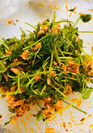 豆苗とツナ缶の食べるラー油和え-レシピのメイン写真