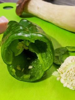 ピーマンの種の飛ばない切り方-レシピのメイン写真