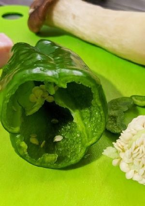 ピーマンの種の飛ばない切り方-レシピのメイン写真