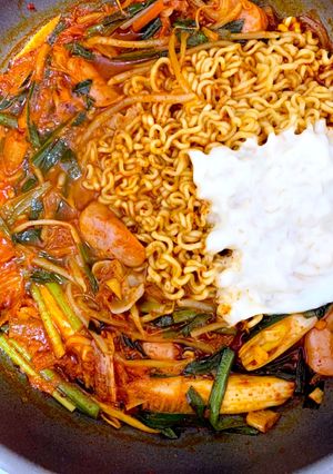 一人暮らし☆辛ラーメンで絶品ブデチゲ-レシピのメイン写真