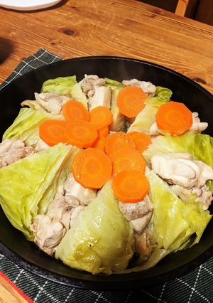 ダッチオーブンで作る鶏キャベごま風味-レシピのメイン写真