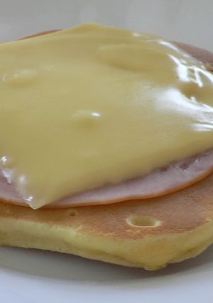 ホットケーキのハムチーのせ♪-レシピのメイン写真