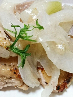 鶏もも肉と玉ねぎのレモンハーブ焼き-レシピのメイン写真