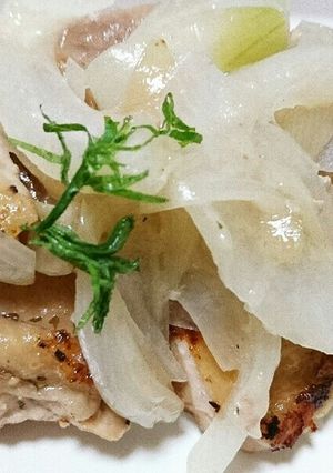 鶏もも肉と玉ねぎのレモンハーブ焼き-レシピのメイン写真