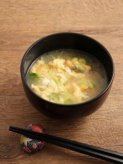 簡単!天ぷらと豆苗のお味噌汁-レシピのメイン写真