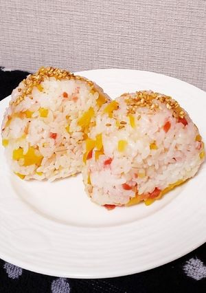 かりかり梅としば漬けの超簡単おにぎり♡-レシピのメイン写真