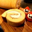 シフォンロールケーキとイチゴのサンタ