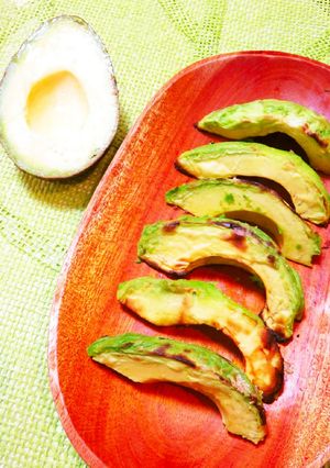 ☺簡単♪わさび醤油で食べる焼きアボカド☺-レシピのメイン写真