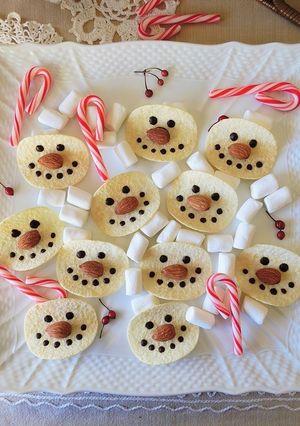 クリスマスの簡単お菓子スノーマンチップス-レシピのメイン写真