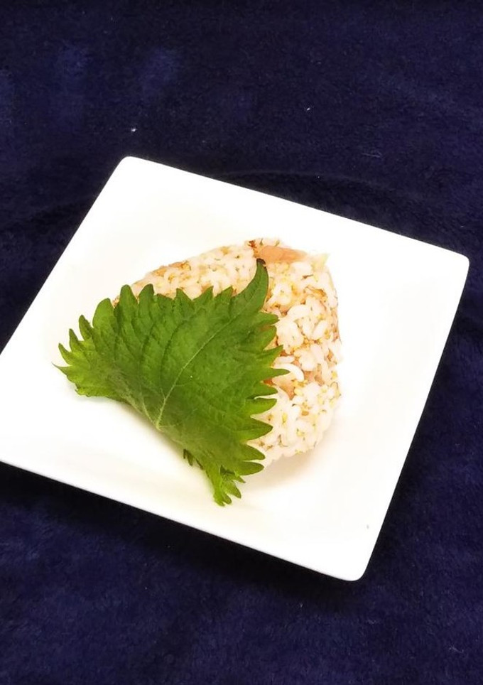 茗荷のおかかごまむすび-レシピのメイン写真