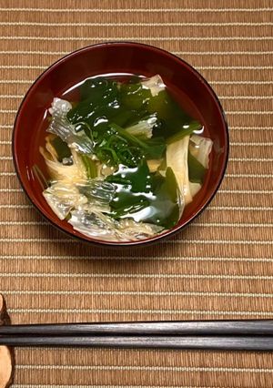お徳用割れ湯葉入り♪ほうれん草のすまし汁-レシピのメイン写真