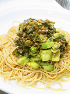 腸活パスタ:ワカメ納豆アボカド全粒粉Pで-レシピのメイン写真