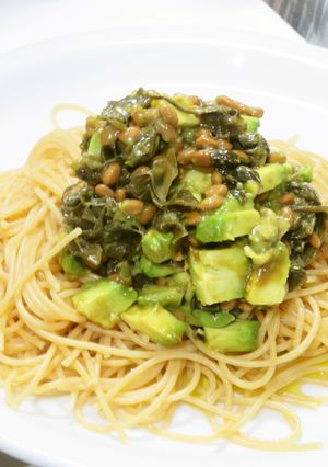 腸活パスタ：ワカメ納豆アボカド全粒粉Ｐで-レシピのメイン写真