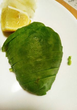 レンジでアボカドの変色防止方法-レシピのメイン写真
