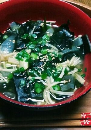 簡単シンプルに❗エノキとワカメの味噌汁☺-レシピのメイン写真
